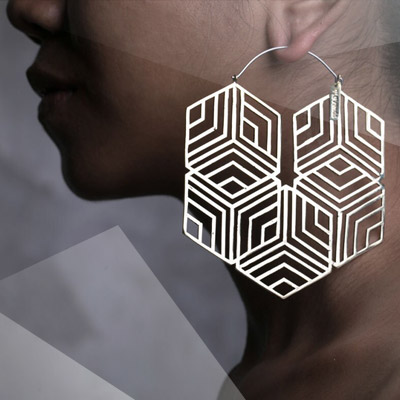 Масивні сережки: як вибрати та з чим носити